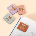 Personalizado Dios dice versículo de la Biblia Nacimiento Flor magnético de cuero de la PU Marcapáginas Clip con nombre Cumpleaños Regalo de Navidad para los cristianos amantes de los libros