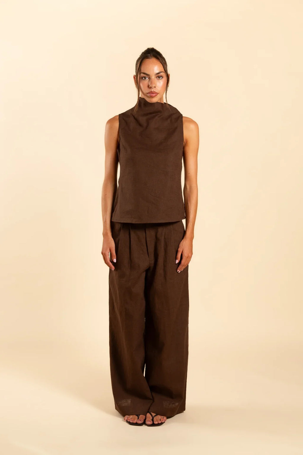 TOP CUELLO ALTO | MARRON