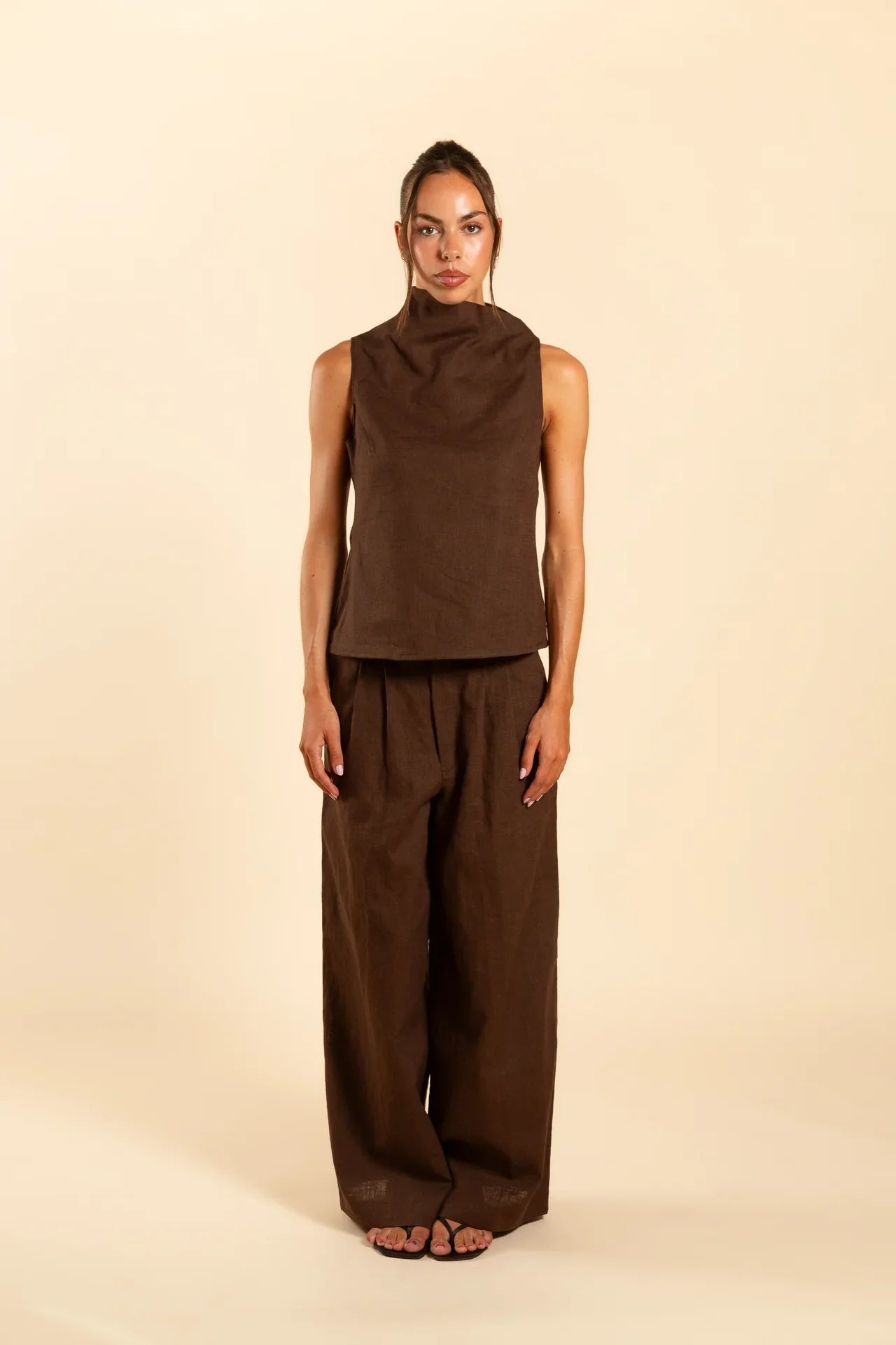 TOP CUELLO ALTO | MARRON