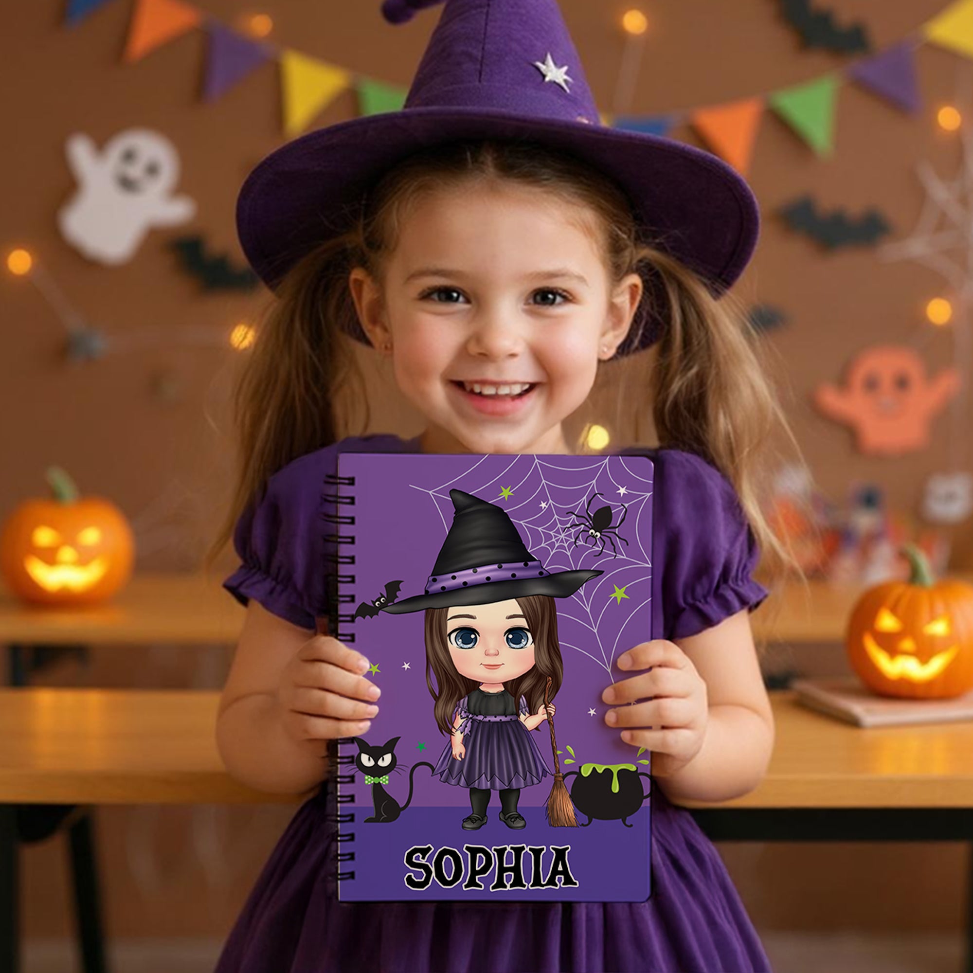 Cuaderno de espiral A5 personalizado con el nombre de un personaje de dibujos animados con sombrero de bruja Regalo de Halloween para niños y niñas