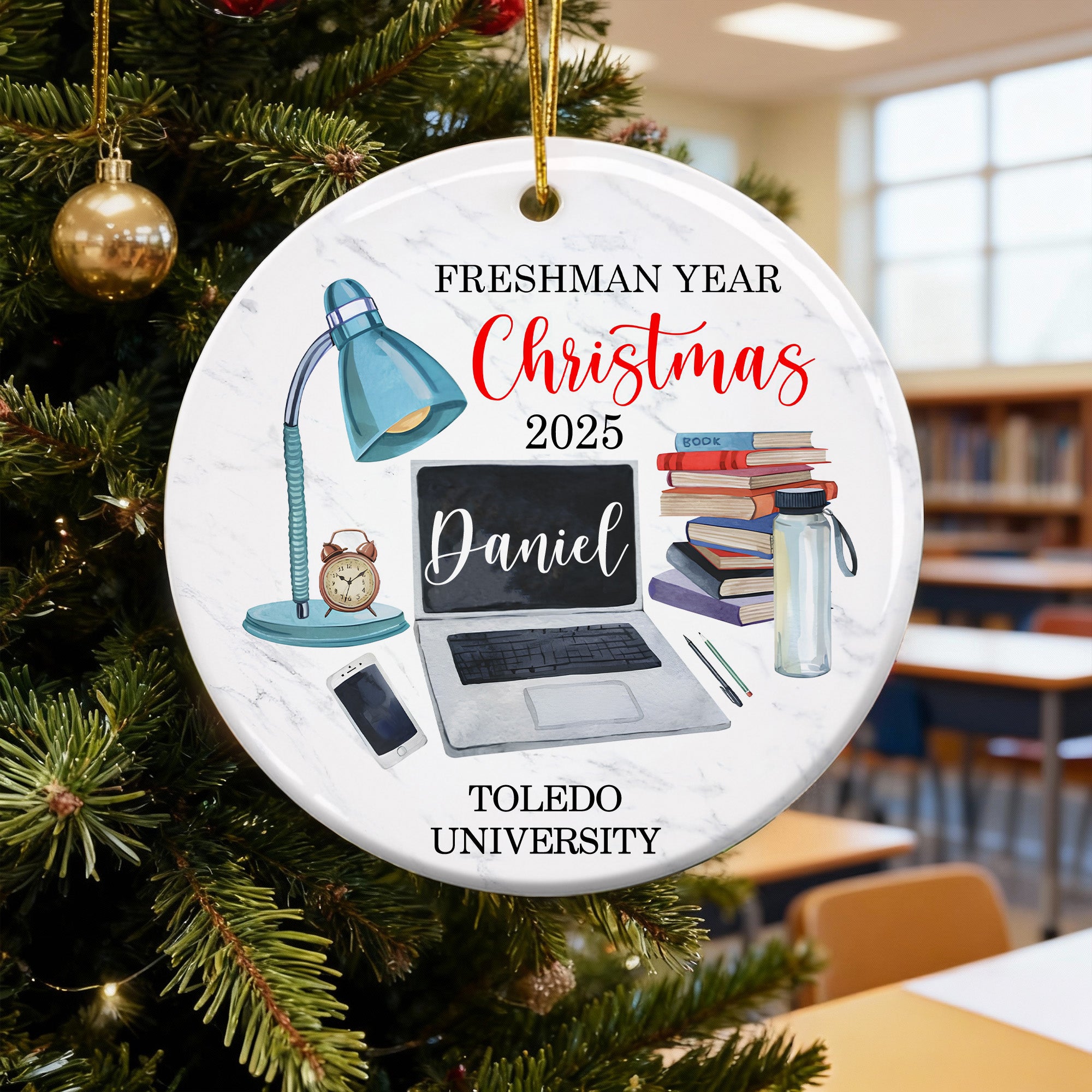 Adorno navideño de cerámica personalizado con nombre de estudiante de primer año y nombre de la escuela Decoración del árbol de la clase Regalo navideño para estudiante universitario