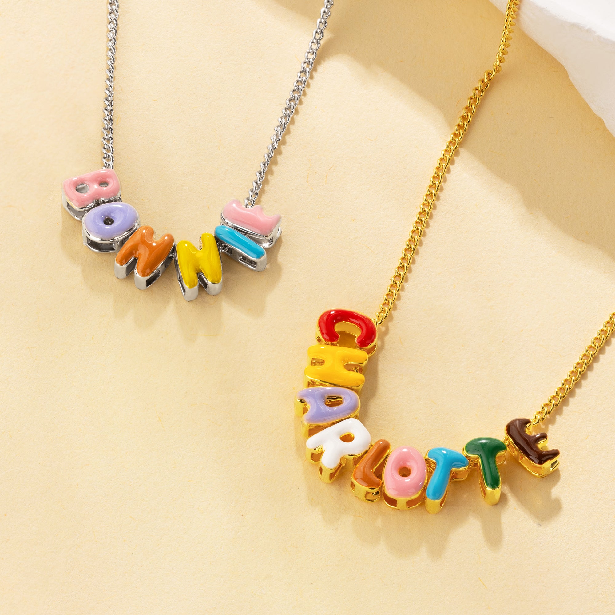 Lleva tu nombre cerca del corazón - Collar personalizado de plata de ley con nombre en letras 3D de esmalte colorido para amigos y familiares