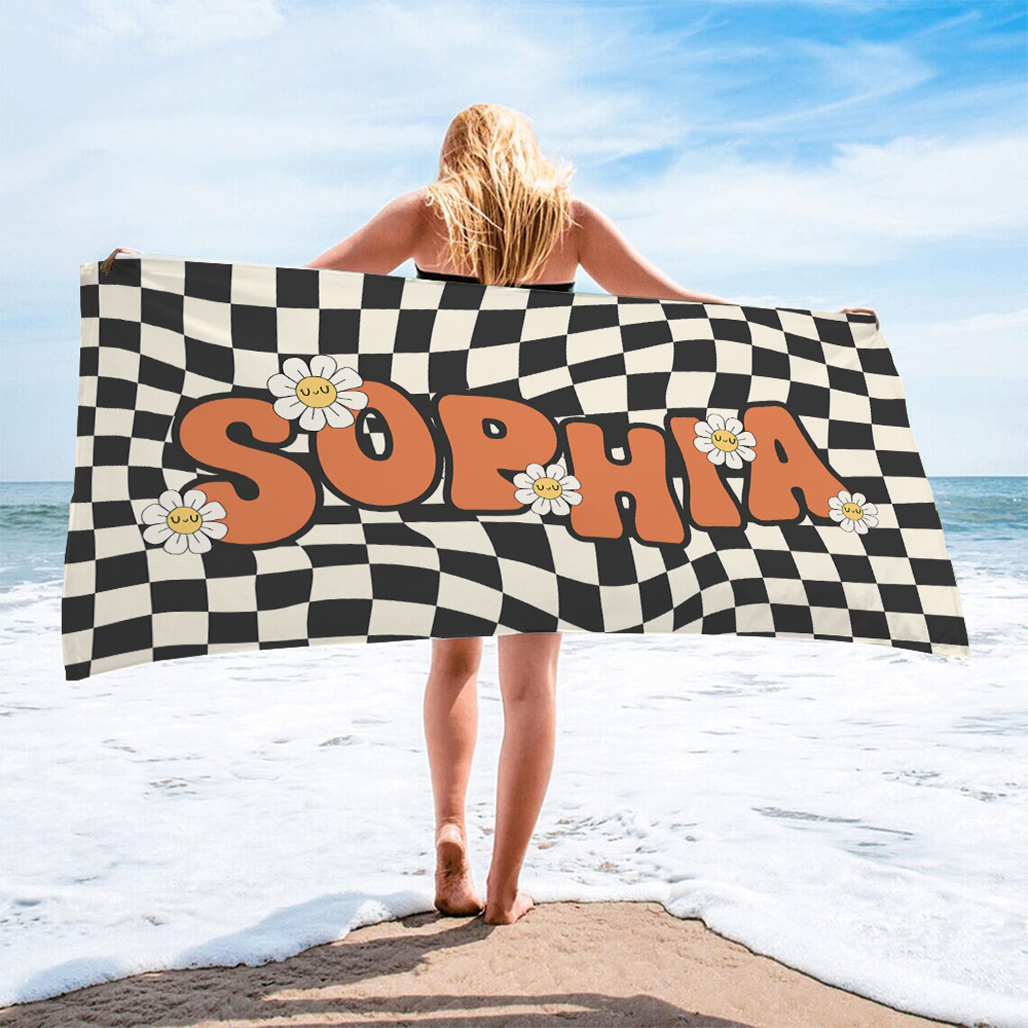 Toalla de playa de gran tamaño y secado rápido personalizada con el nombre Groovy Checkered Daisy Summer Vacation Birthday Gift for Women