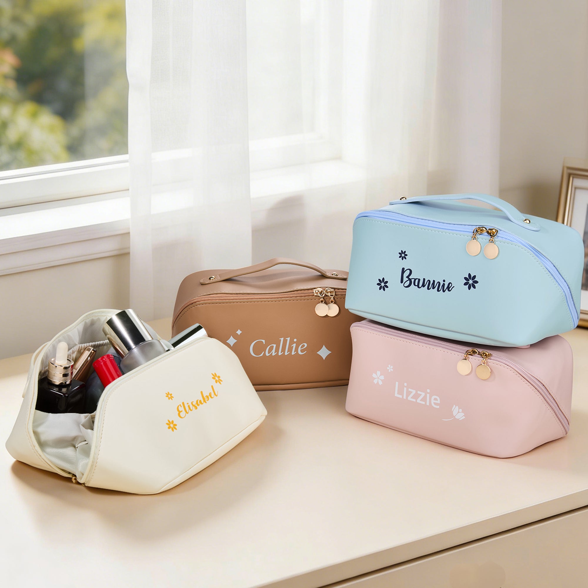 Personalizado Nombre Flor Multi-Compartimento PU Bolsa de maquillaje de cuero con nombre Esenciales de viaje Regalo de cumpleaños para Hermanas Amigos