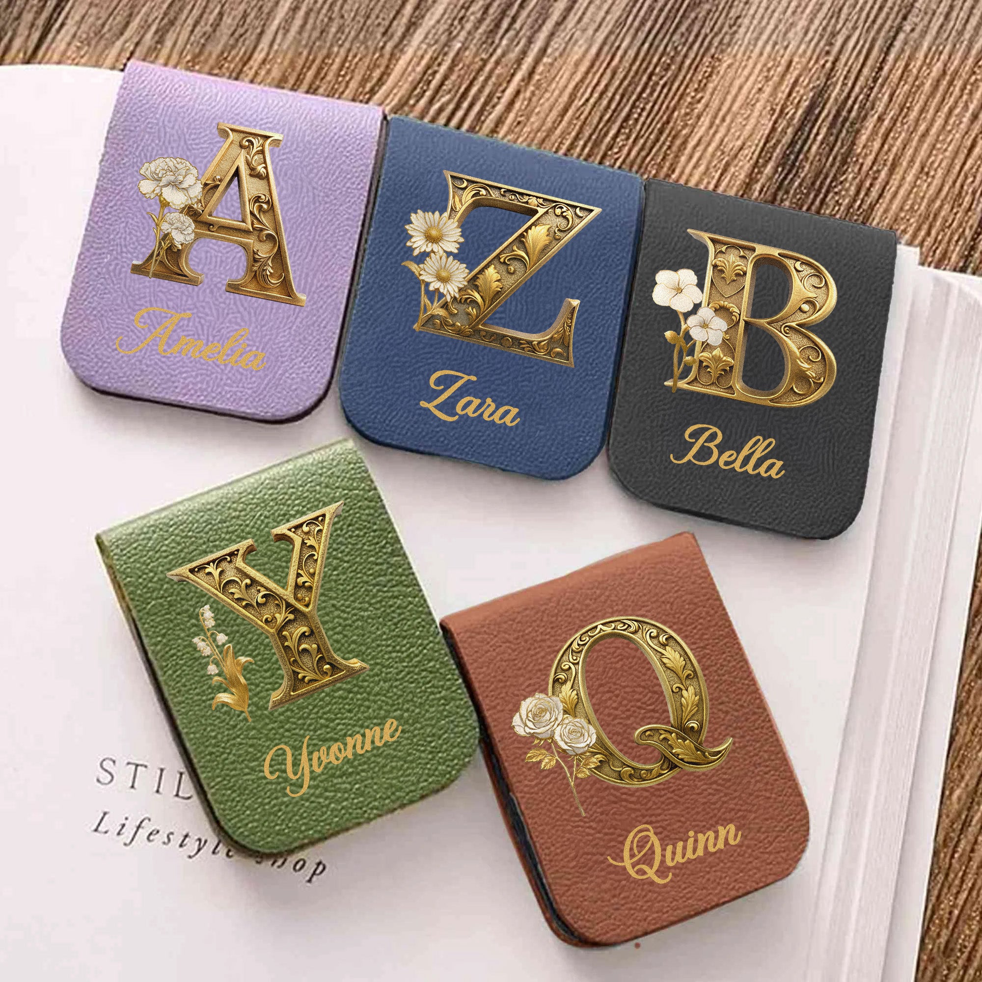 Marcapáginas magnético de cuero PU personalizado con nombre e inicial de flor de nacimiento multicolor Regalo de librería de uso diario para chica Mujer Amante de los libros