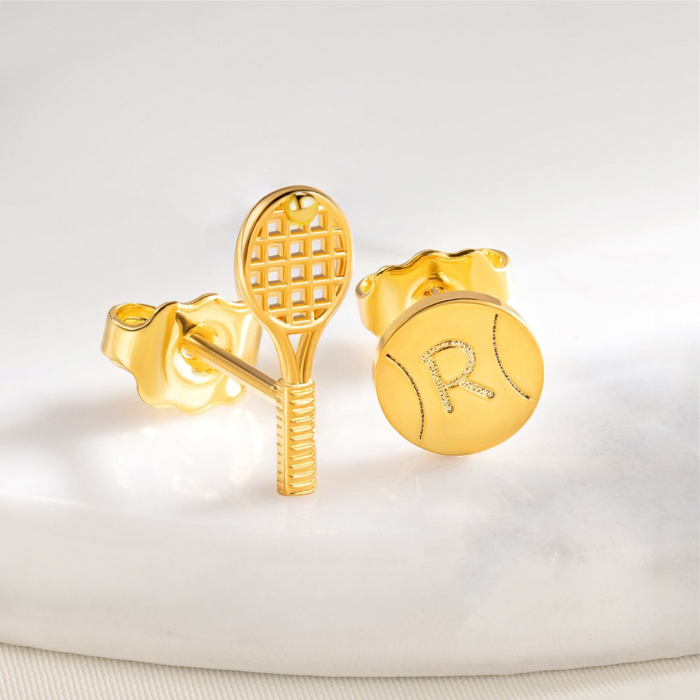 Pendientes Personalizados de Pelota de Raqueta de Tenis con Inicial Grabada Pequeña Joyería Regalo de Día de Juego de Equipo para Mujer
