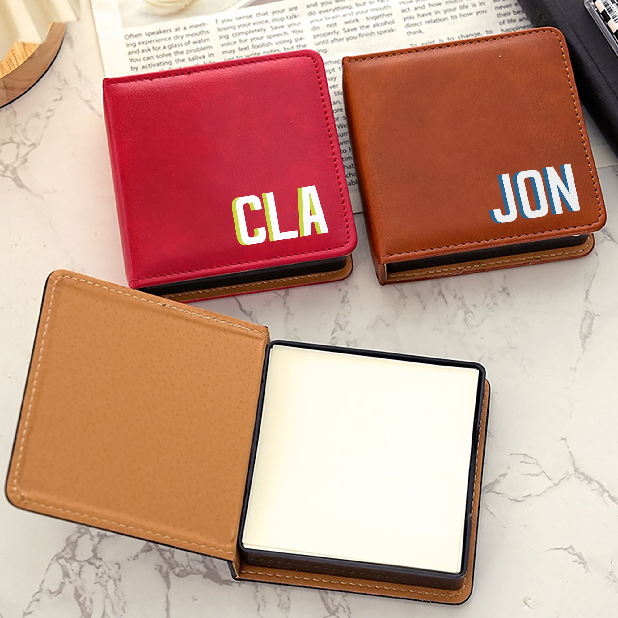 Personalizado Multicolor Sombra Monograma PU Cuero Porta Notas Adhesivas Escritorio Organizador Uso Diario Cumpleaños Oficina Regalo para Colegas Oficinistas