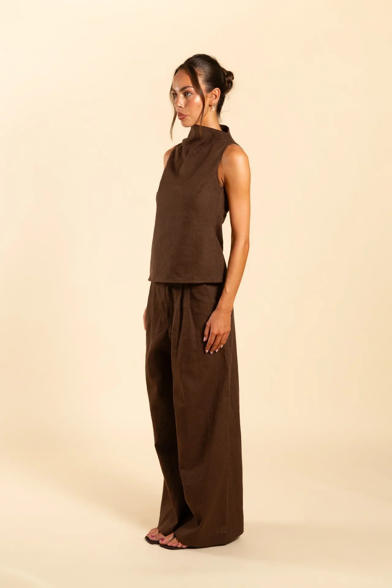 TOP CUELLO ALTO | MARRON