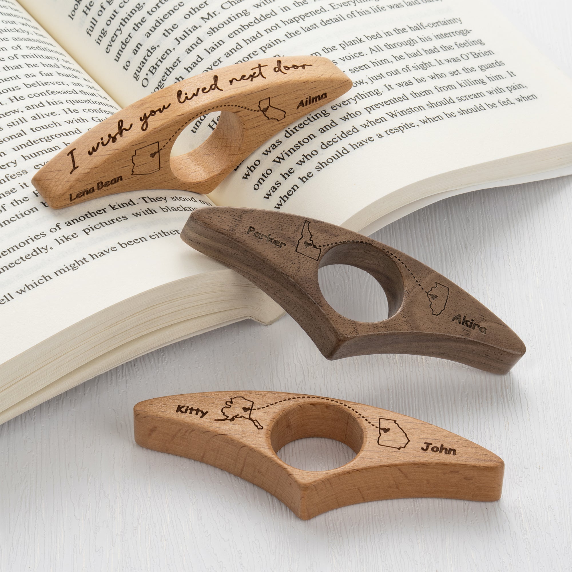 Estado de EE.UU. personalizado Pulgar libro titular de la página con el nombre grabado de la lectura de la esquina de cumpleaños de regalo para los amigos de larga distancia hermanos de la familia