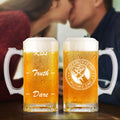 Vaso de Cerveza Personalizado con Nombre y Asa Diseño Puño Texto Divertido Juego de Barra Cheers Challenge Oktoberfest Regalo para Familiares Amigos Amantes de la Cerveza