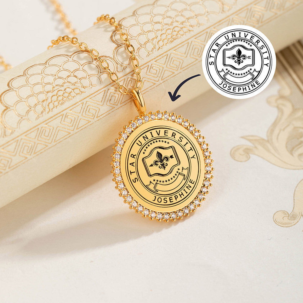 Personalizada grabada Escuela Insignia Circonio Borde Collar con Texto Dainty Joyería Celebración Graduación Regalo para Mujeres Graduados