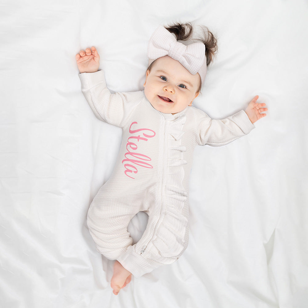 100% Algodón Personalizado Ruffle Waffle Nombre Baby Romper con Cremallera Bow Headband Set Baby Shower Cumpleaños Regalo para Recién Nacidos Niña