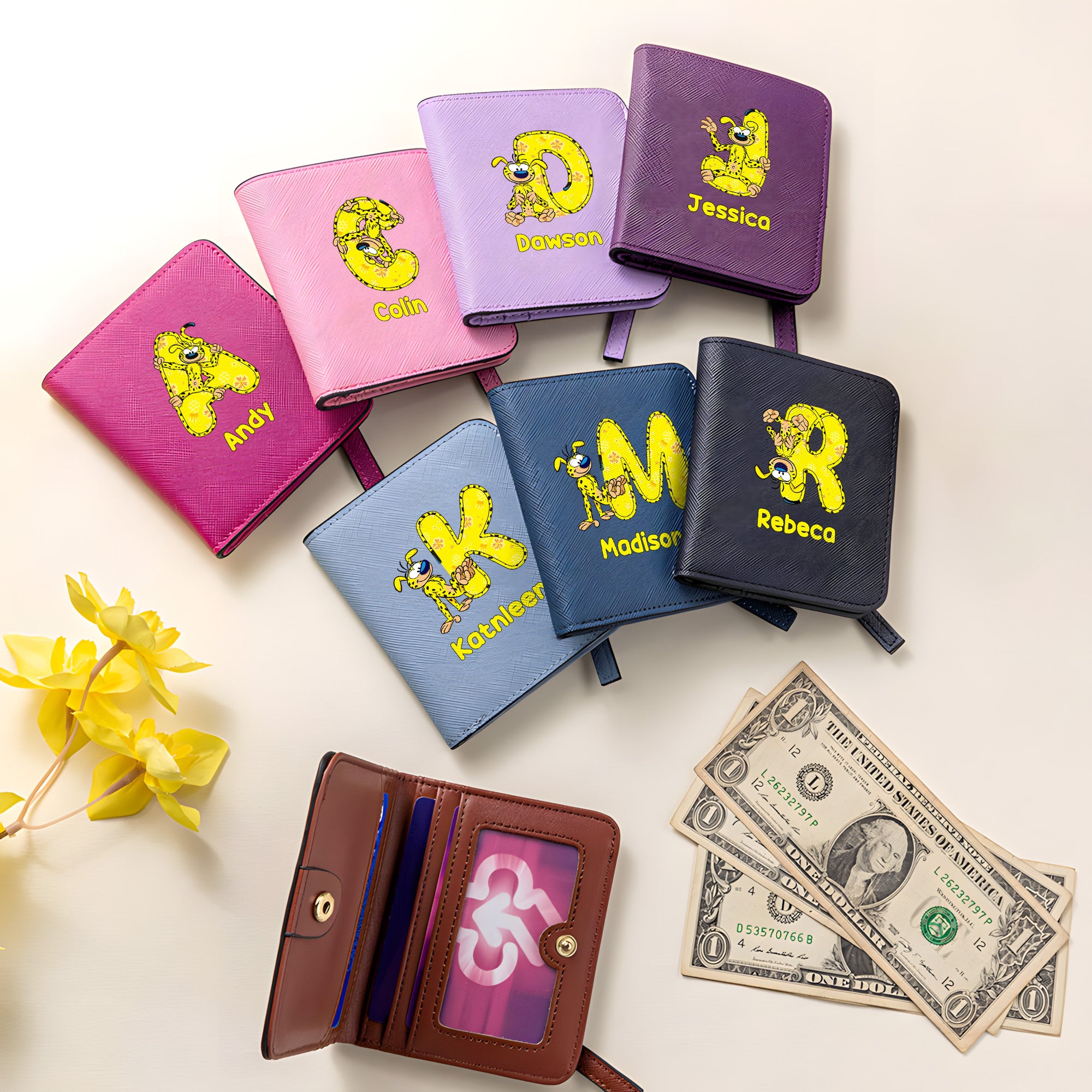 Marsupilami® Billetera de Mujer de Piel de PU con Nombre e Inicial de Leopardo de Cola Larga Personalizada Regalo de Cumpleaños para Amiga Familia | Callie × Marsupilami