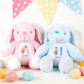 Personalizado lindo conejo de Pascua de la flor de la acuarela del conejito del juguete de peluche del animal con el nombre inicial y el regalo del cumpleaños de Pascua de la fecha para los cabritos