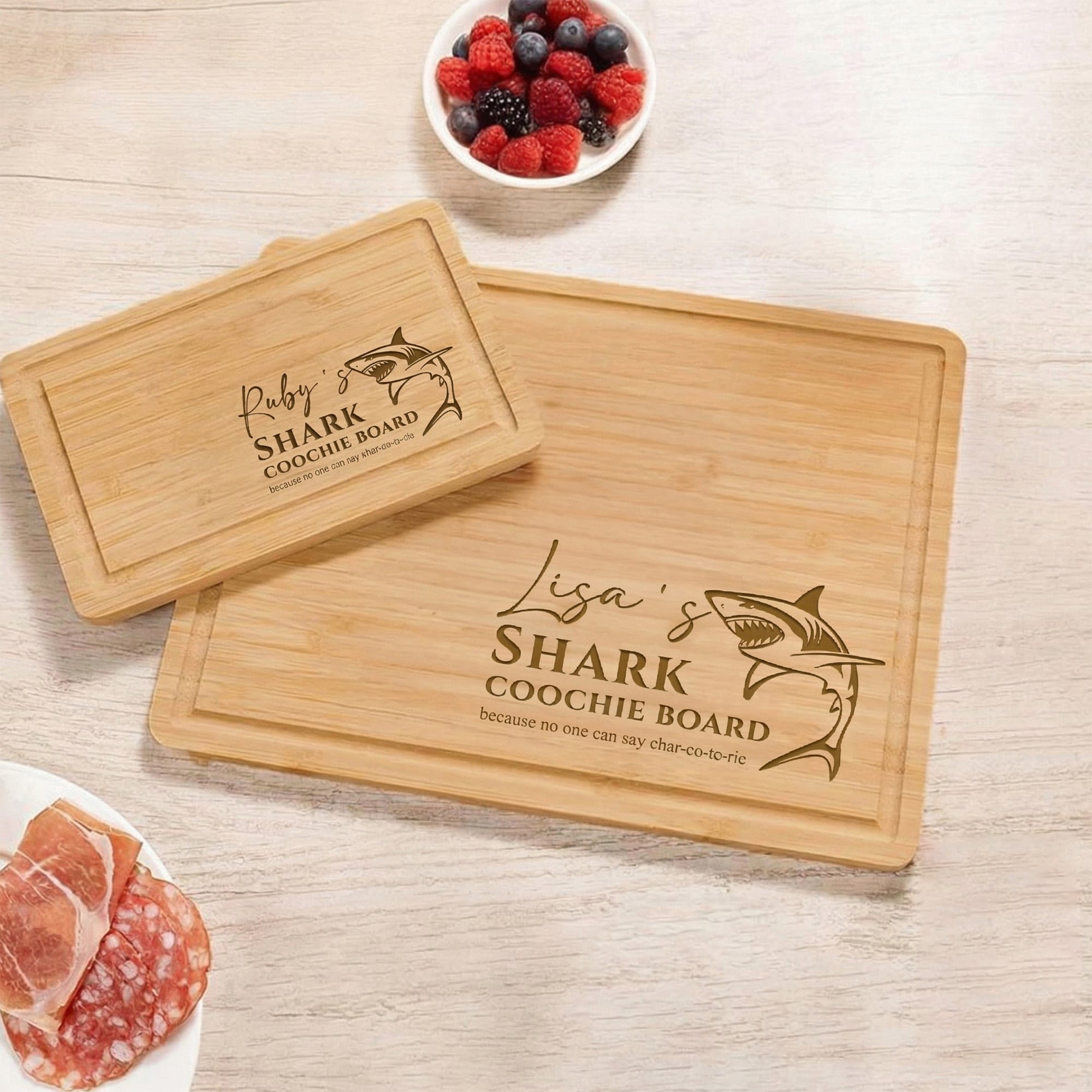 Tabla de bambú para cortar embutidos personalizada con nombre Tiburón FSC regalo de aniversario para la familia amigos