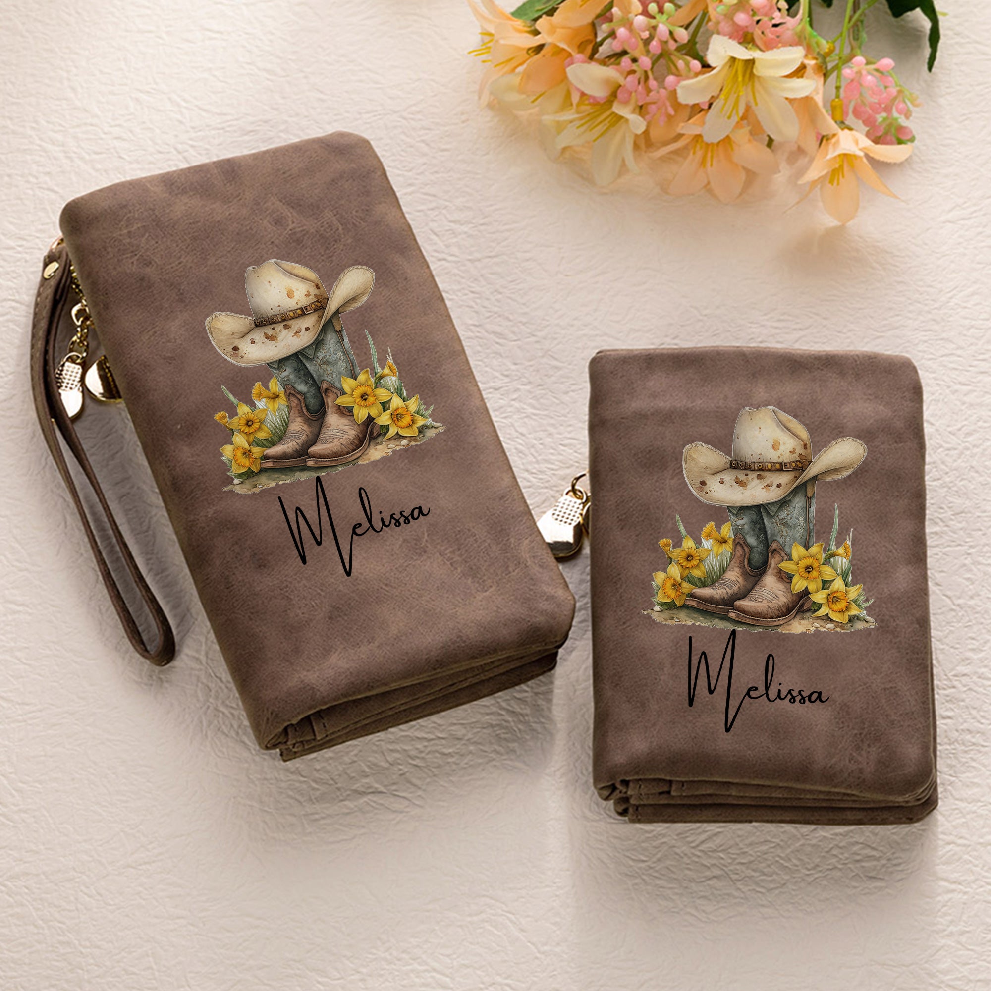 Personalizada de nacimiento de flores botas de vaquero de cuero de la PU pulsera de tres pliegues con el nombre de cumpleaños Aniversario de regalo para las mujeres