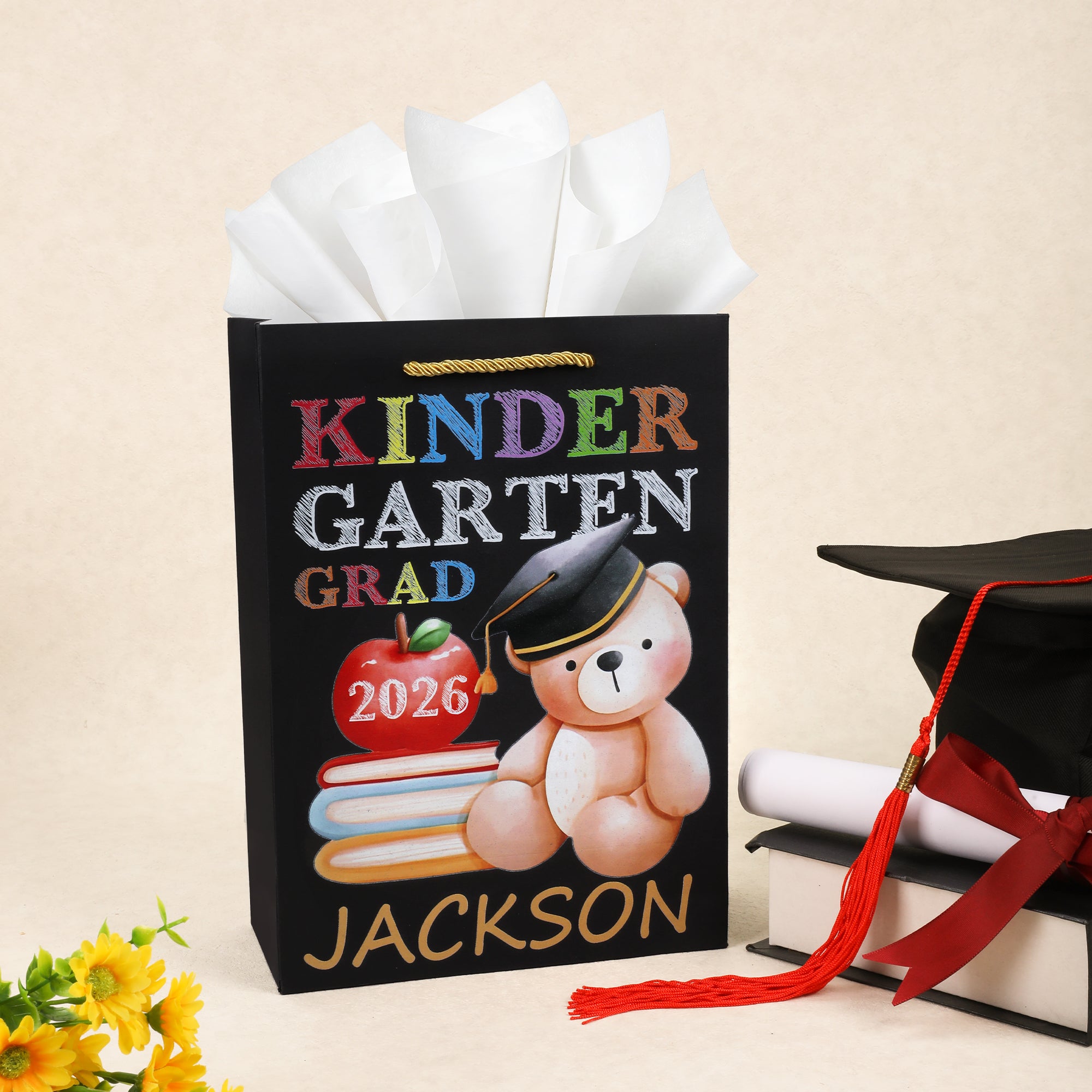 Personalizado lindo gorro de graduación Teddy Bear bolsa de regalo con el nombre y el año Kindergarten regalo de graduación para los niños graduados