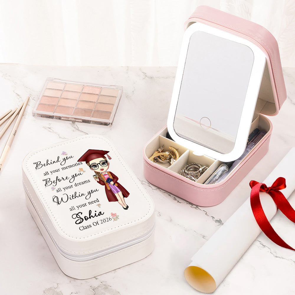 Personalizado Cartoon Graduate Character PU Caja de joyería de cuero con nombre y LED de tres colores ajustable Espejo de maquillaje Regalo de graduación para las mujeres