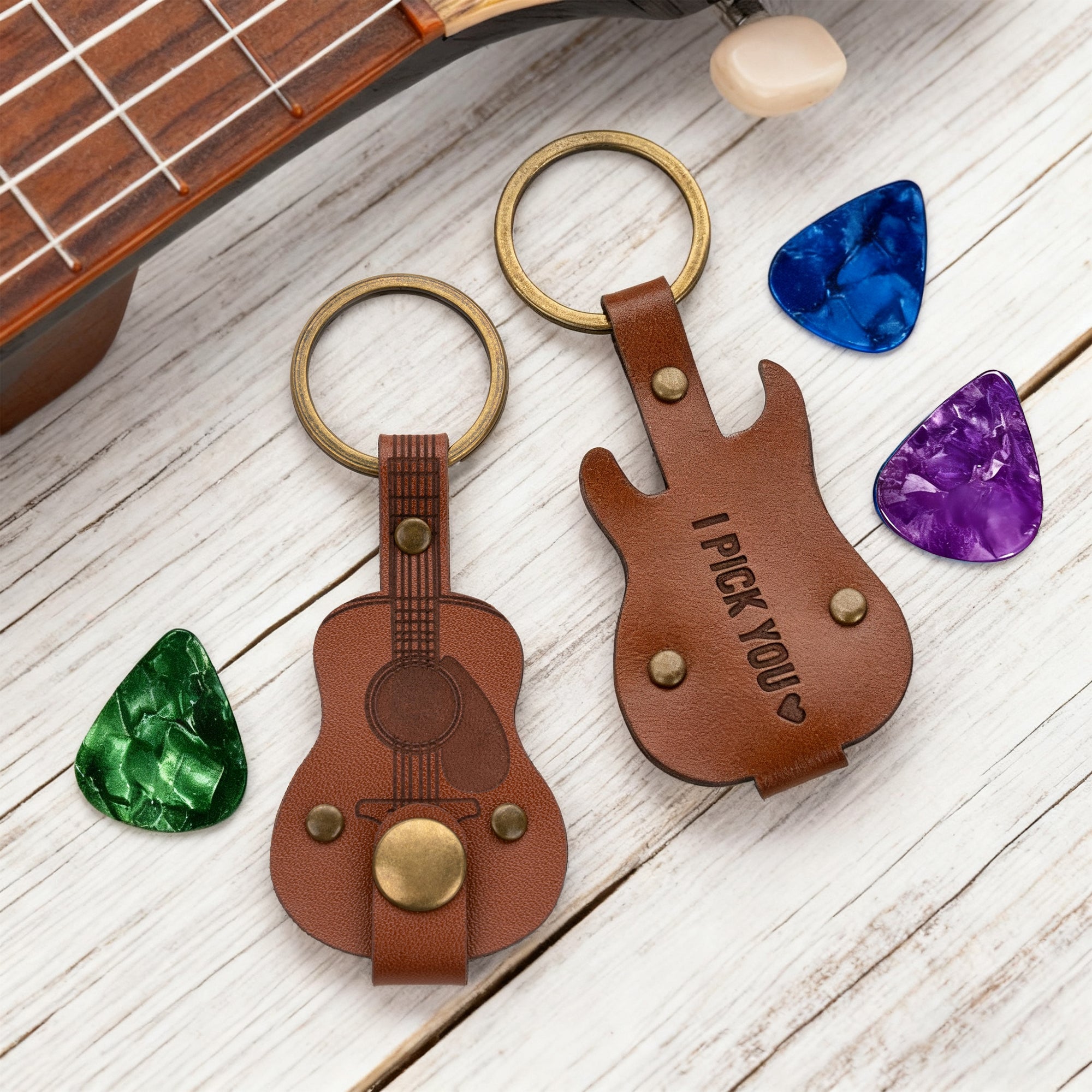 Llavero Porta-Púas de Guitarra de Cuero de PU Personalizado con Texto y Púa Grabados Regalo de Navidad de Cumpleaños para los Amantes de la Música de Guitarra