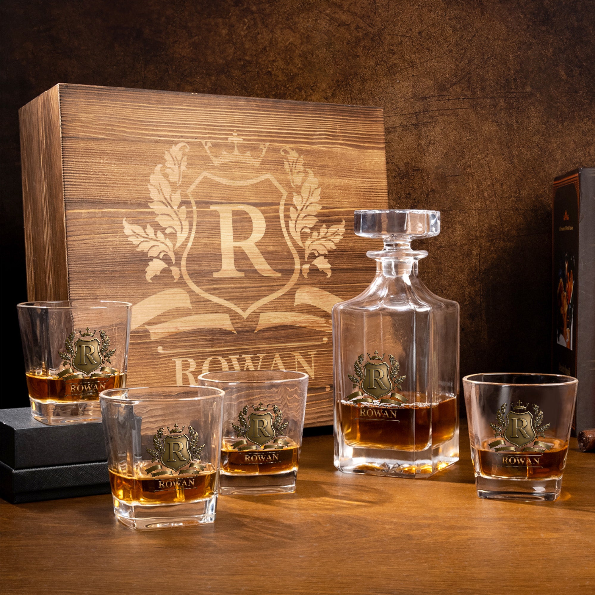 Decantador de Whisky Personalizado con Insignia Retro Juego de Caja de Madera con Nombre Día del Padre Regalo de Cumpleaños para Padres Amantes del Licor