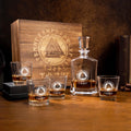 Decantador de whisky personalizado con runas vikingas Juego de 2 copas en caja de madera con nombre grabado Regalo de cumpleaños del Día del Padre para amigos Bartenders