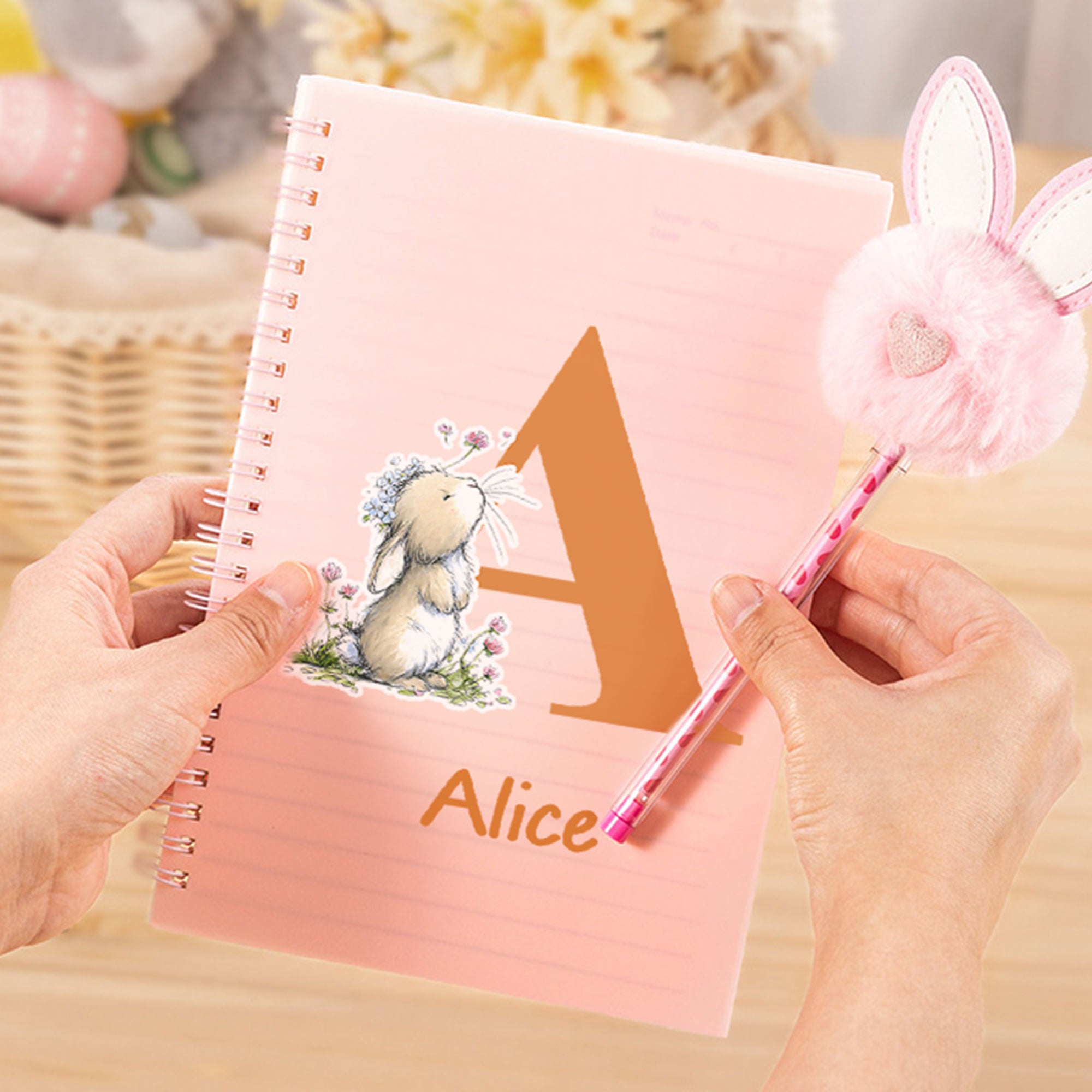 Cuaderno de Pascua Personalizado de Conejo Lindo y Juego de Bolígrafo Pom Pom con Nombre e Inicial de Pascua Regalo de Fiesta para Niños Niños