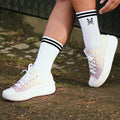 Calcetines de béisbol personalizados con nombre y número para los amantes del béisbol en su cumpleaños.