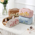 Personalizado mariposa nacimiento flor PU cuero bolsa de maquillaje con nombre Día de la Madre cumpleaños aniversario regalo para ella