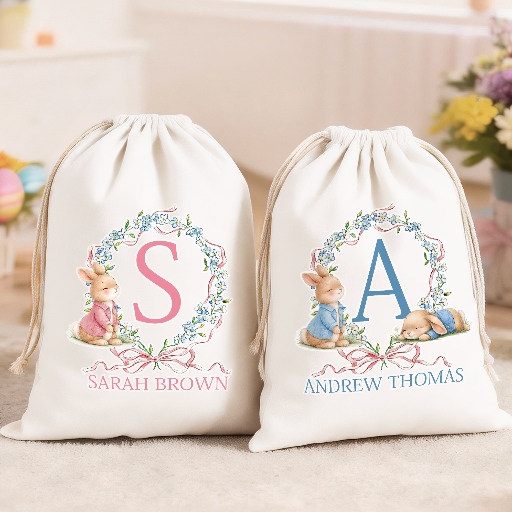 Personalizada Peter Rabbit Bow Wreath Drawstring Bolsa de regalo de lona con nombre e inicial Almacenamiento diario Regalo de Pascua para niños Niñas