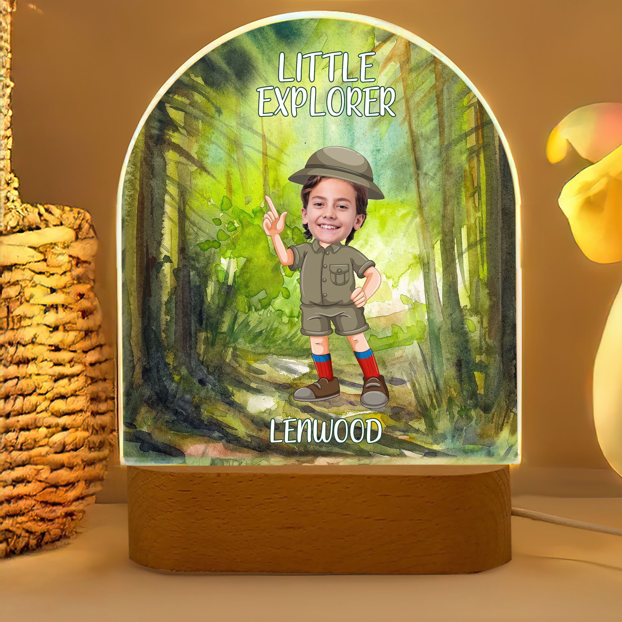 Luz nocturna LED personalizada con nombre y base de madera para la cara del pequeño explorador Decoración de dormitorio Regalo de cumpleaños para niños Niñas