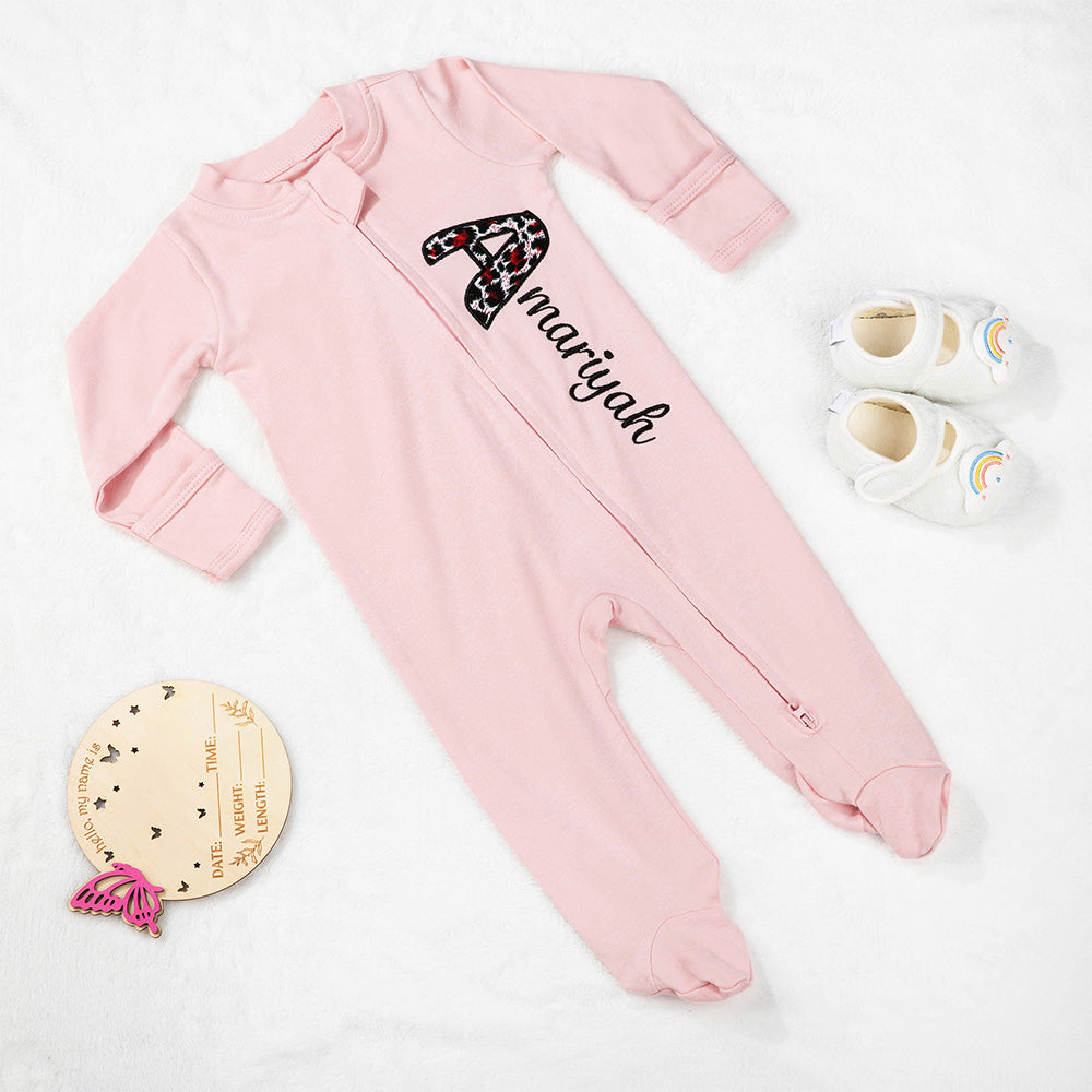Personalizado bordado Leopardo Nombre Inicial 100% Algodón Baby Romper Diadema Set con Cremallera Cumpleaños Baby Shower Regalo para Recién Nacidos
