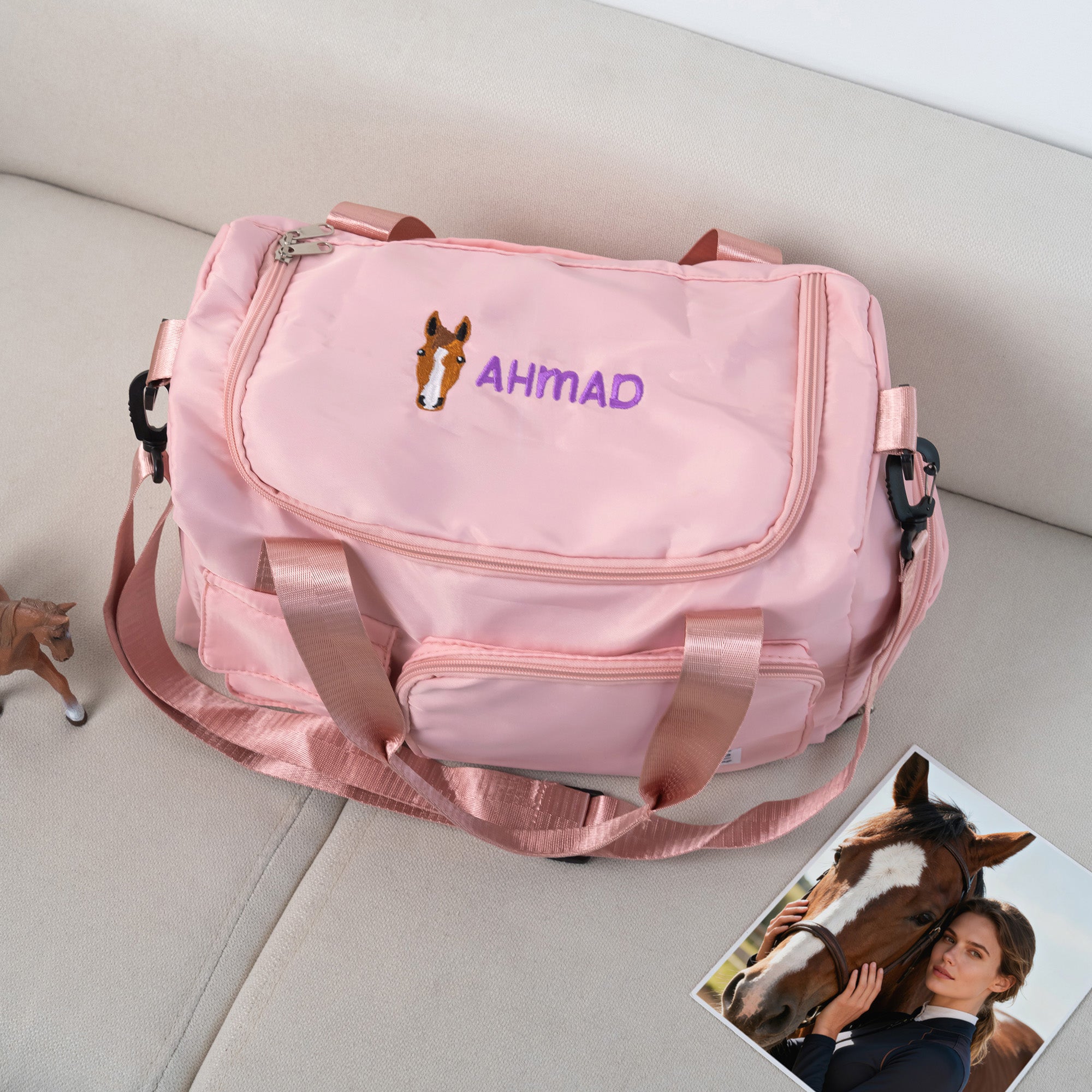 Bolsa de viaje impermeable personalizada con múltiples compartimentos y cara de caballo bordada, con nombre y correa para el hombro Regalo ecuestre para el día del juego para los amantes de los caball