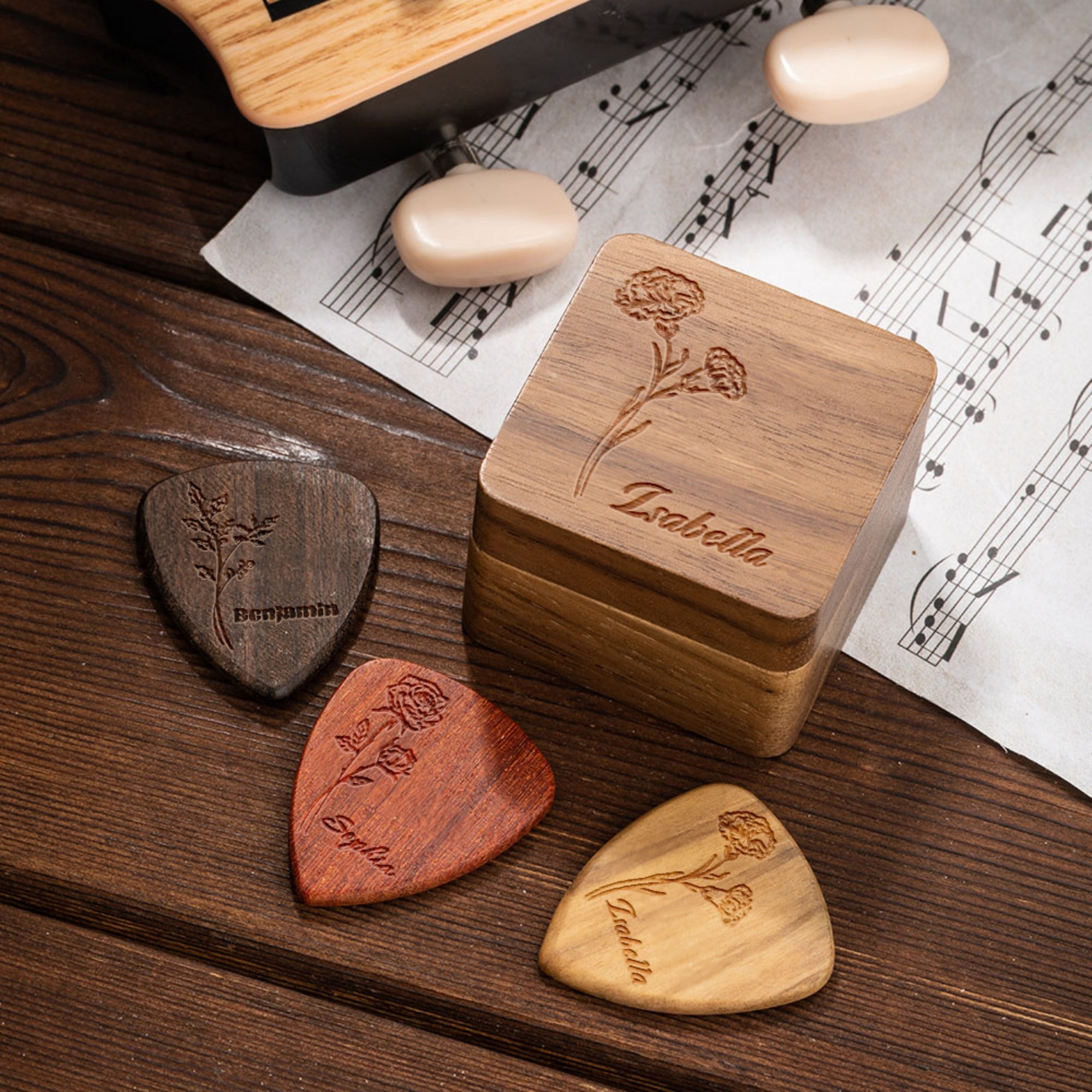 Personalizado Grabado Línea Nacimiento Flor De Madera Magnético Caja De Almacenamiento De Púas De Guitarra Con Nombre Aniversario Cumpleaños Regalo Para Músico Guitarrista