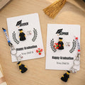 Mini Figura Alegría para tu Gran Día - Set de Llavero Tarjeta de Graduado Personalizado 3D Estilo Bloque de Pixels - Regalo de Graduación para Compañeros de Curso