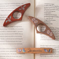 Portabloc de Madera Personalizado Mariposa Flor de Nacimiento con Nombre Accesorios para Club de Lectura Regalo para amantes de los libros Ratones de biblioteca