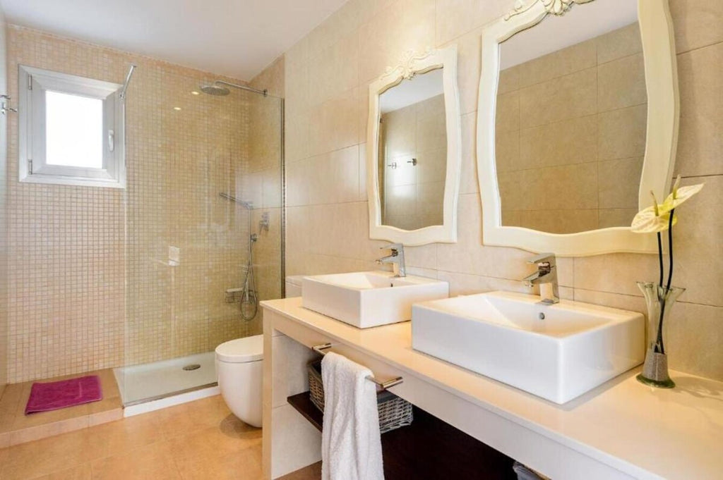 Comfy and Private Ibiza Villa in San Antonio