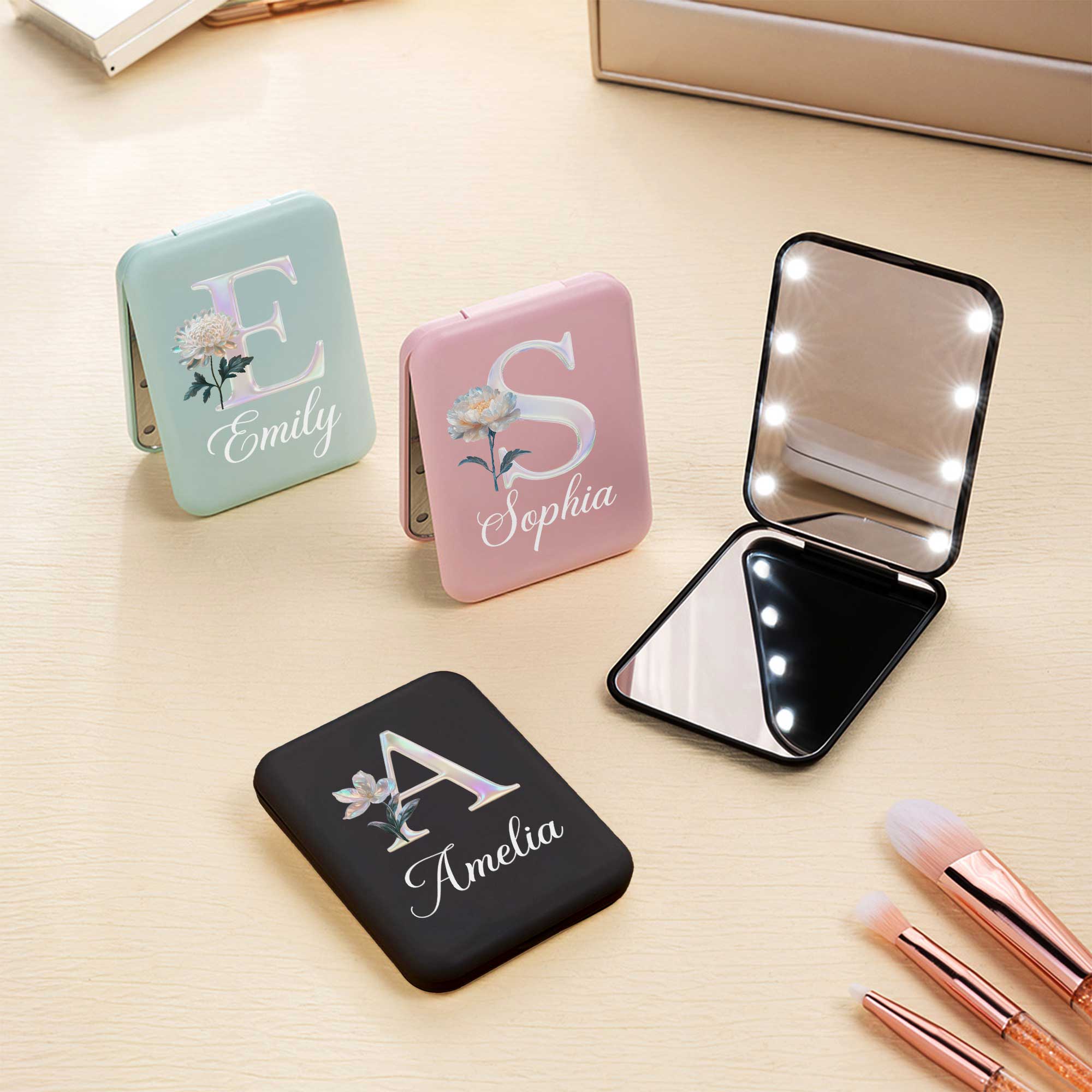 Flor de nacimiento personalizada Efecto perla LED Espejo de maquillaje plegable con nombre e inicial Regalo de cumpleaños de viaje para amigas maquilladoras