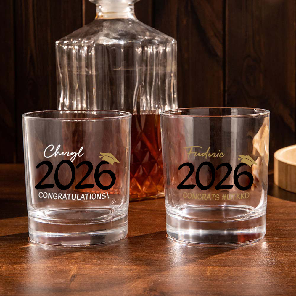 Personalizado Clase de 2026 Graduados Graduación Cap 10 oz Old Fashioned Whisky de vidrio con el nombre de texto y año de graduación Regalo para graduados