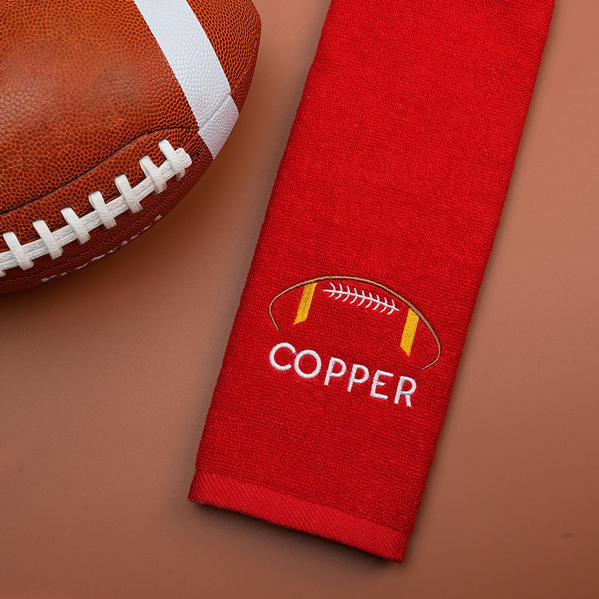 Toalla deportiva personalizada con diseño de balón de fútbol, 100% algodón, superabsorbente, suave y ligera, con nombre bordado Regalo de cumpleaños para los amantes de los deportes de fútbol
