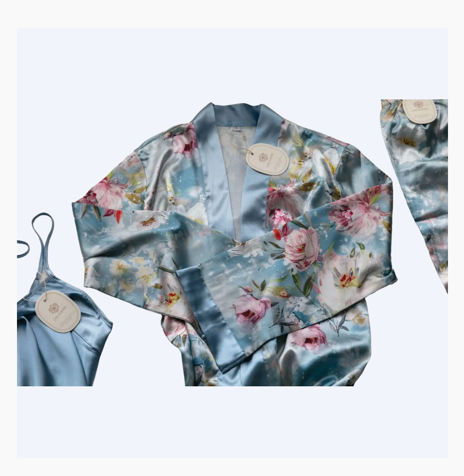 PIJAMA SATÉN 5 PIEZAS - AZUL POLVO – JARDIN DE RÊVE