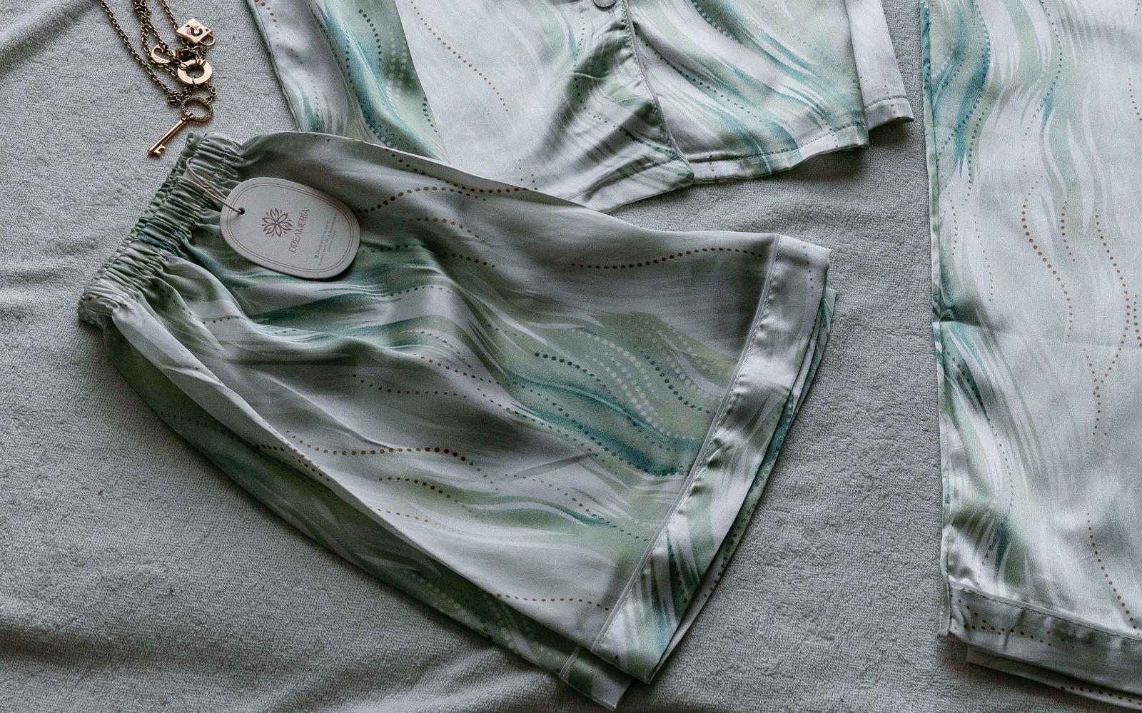PIJAMA SATÉN 3 PIEZAS-VERDE – SPRING