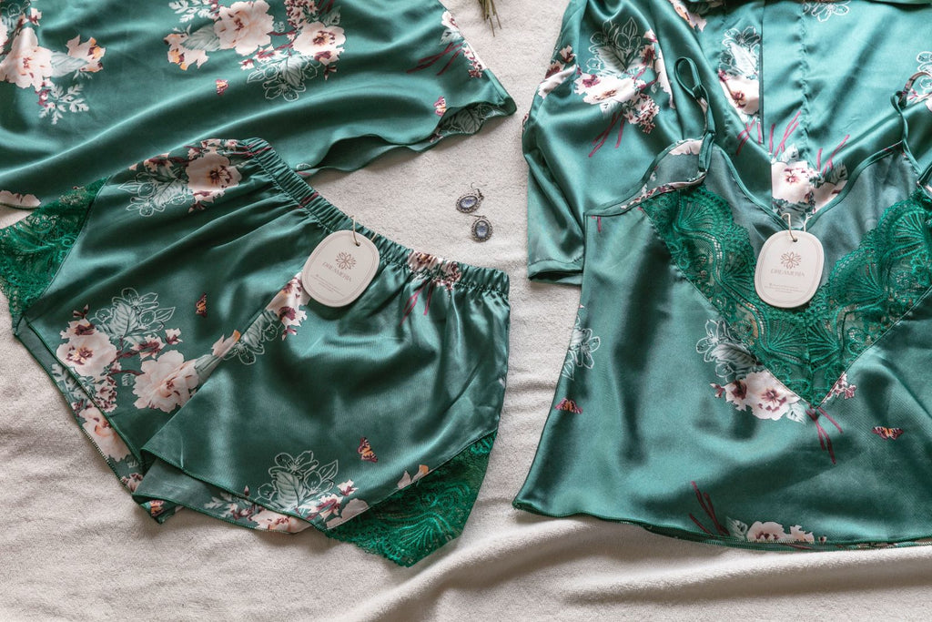 PIJAMA SATÉN 4 PIEZAS-VERDE – JARDIN POÉTIQUE