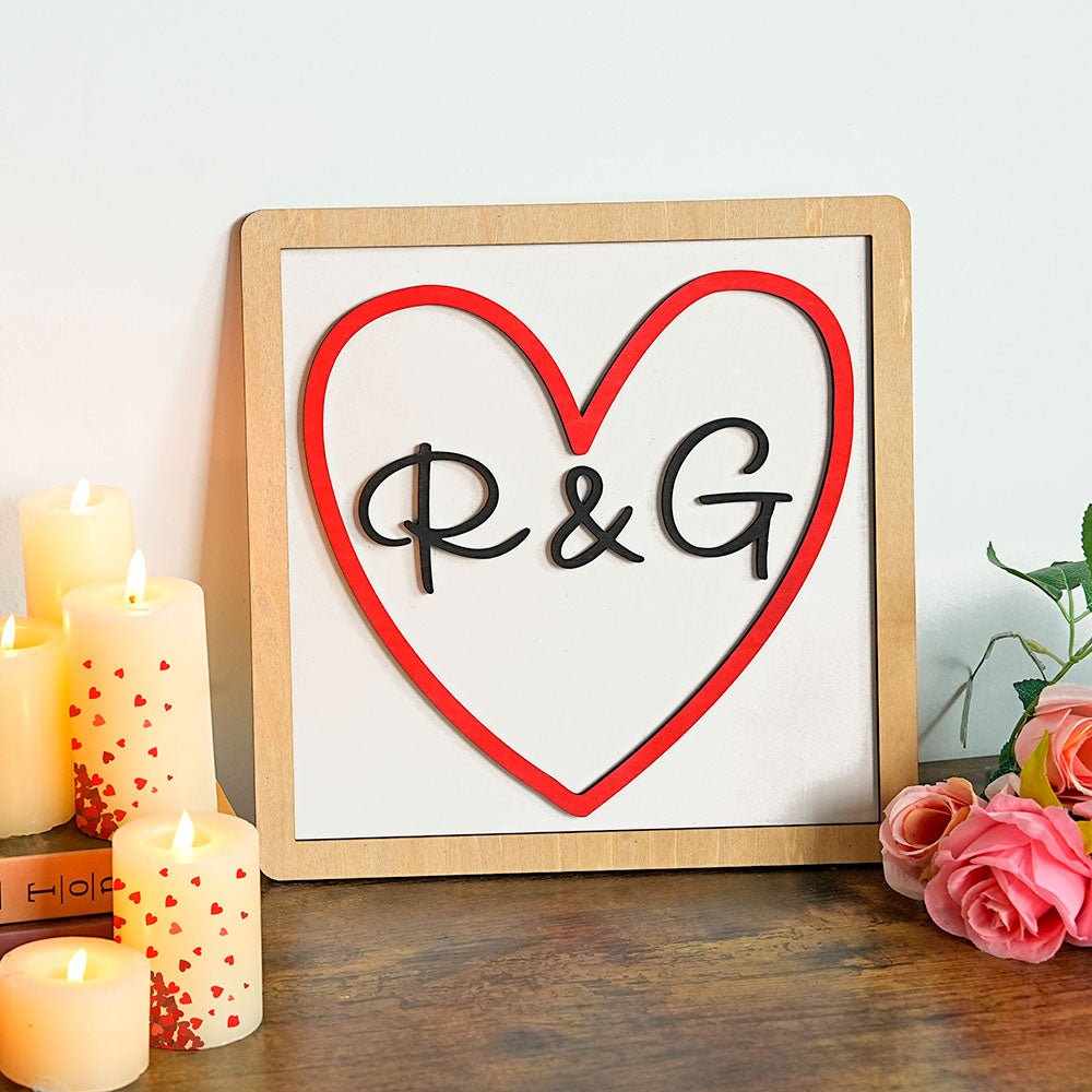 Signo de madera personalizado con iniciales en forma de corazón y soporte Bandeja escalonada Decoración San Valentín Regalo de aniversario para pareja de recién casados
