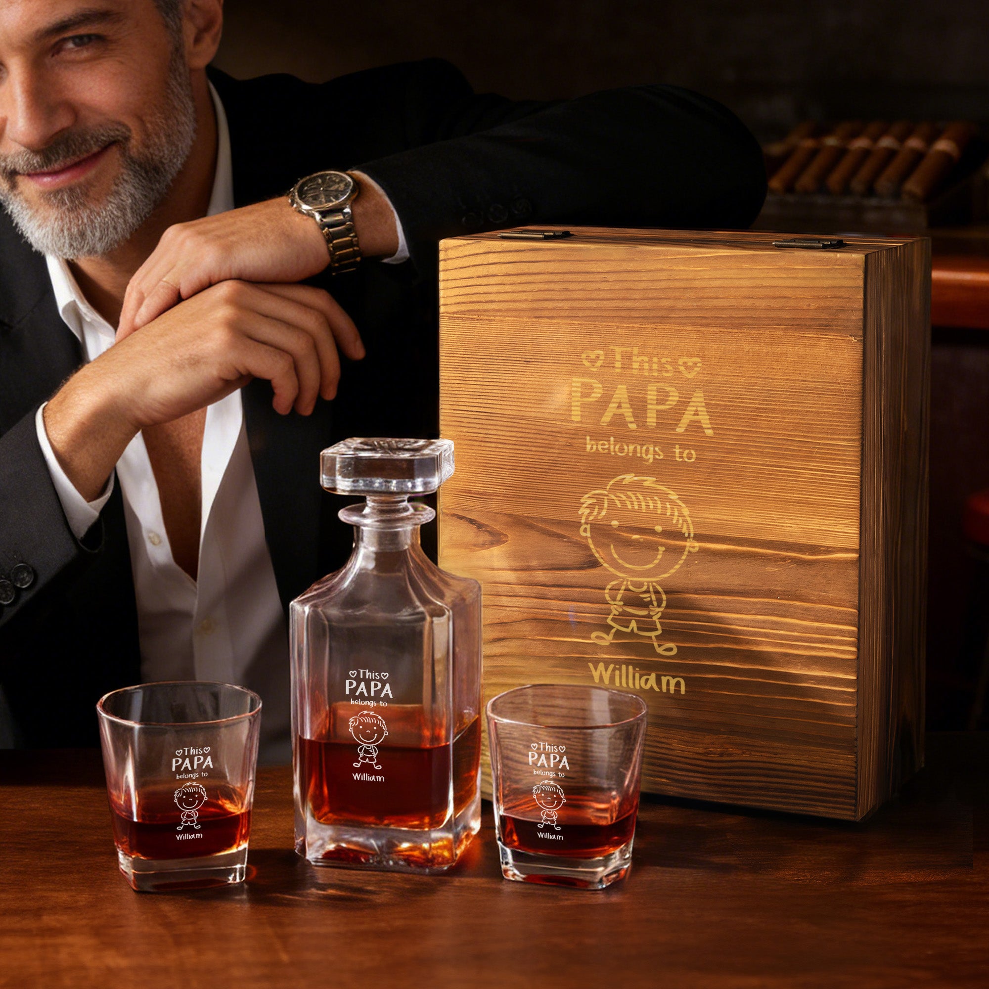 Personalizado 1-8 Lindo Línea Personajes de dibujos animados Whisky Decantador Caja de madera Set con nombres y título Día del Padre Cumpleaños Regalo para los amantes del licor