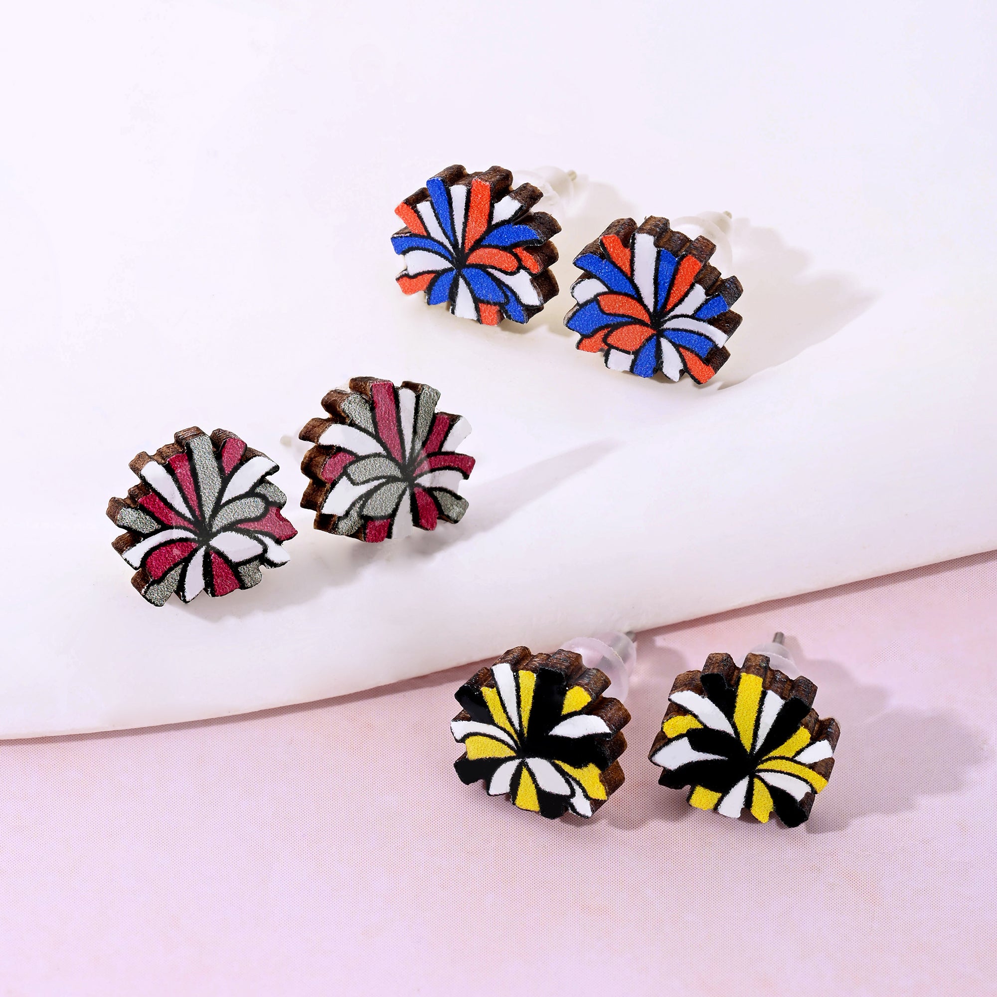 Personalizado de madera de 3 colores Pom Pom Sterling Silver Stud Earrings Back to School Game Day Team Gift for Cheerleaders