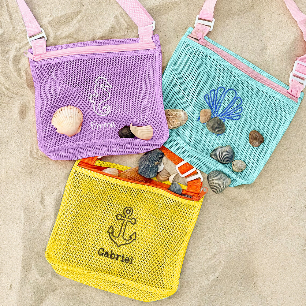 Bolsa de playa de malla personalizada bordada con cangrejo estrella de mar y conchas con nombre y correa ajustable esencial de viaje regalo para niños