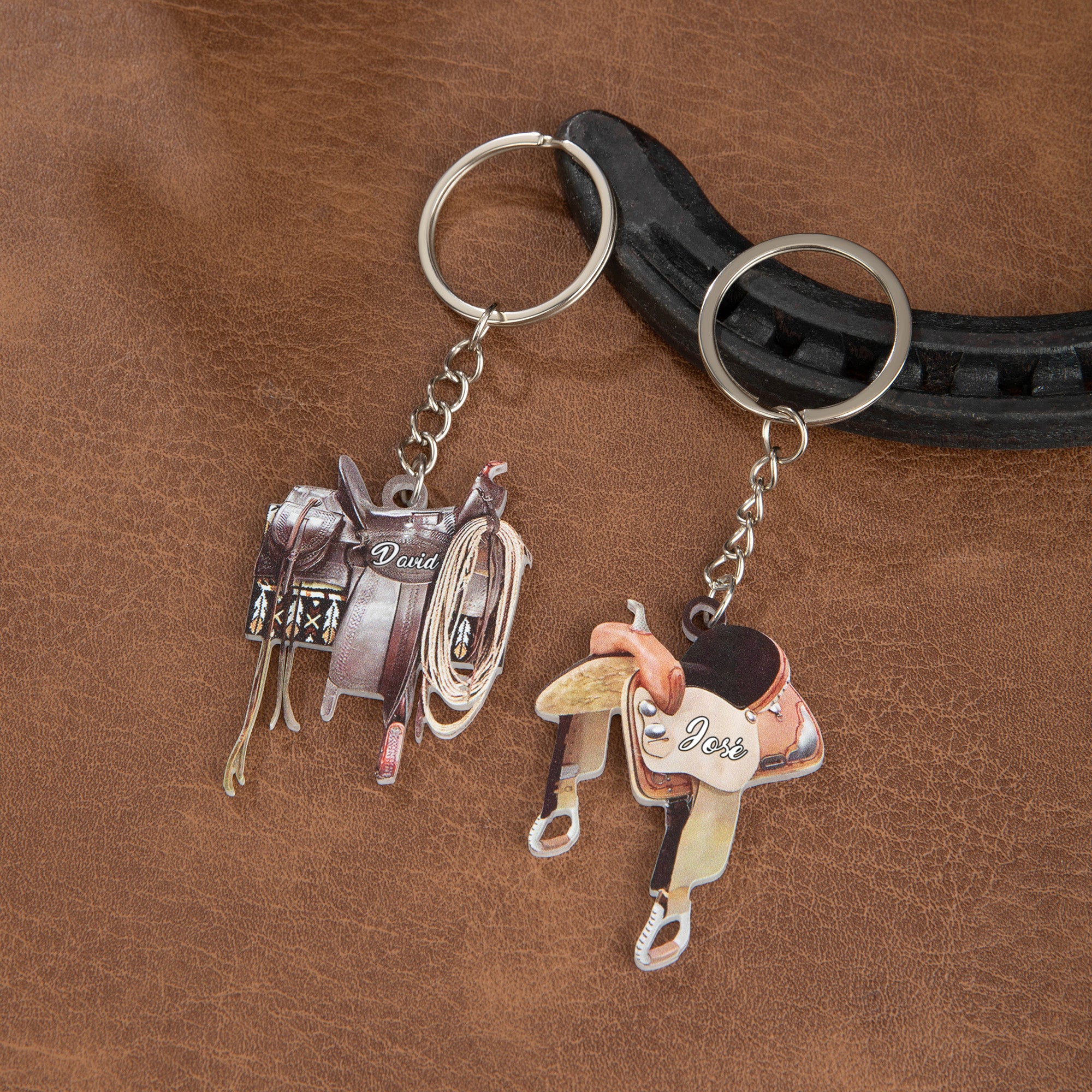 Llavero acrílico personalizado con nombre y forma de silla de montar regalo de cumpleaños y aniversario para amantes de equitación y atletas ecuestres