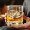 Retrato de mascota personalizado 10 oz Rock Whiskey Glass con nombre Cumpleaños Memorial Gift for Pet Lovers