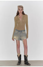 Blue and Pink Rhythm Retro and fashionable A-line silhouette, ripped and slim-fitting denim shorts