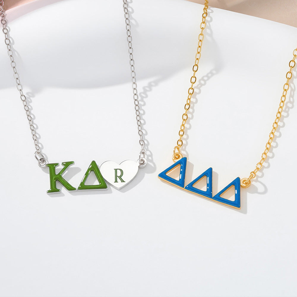 Collar personalizado con letras griegas de la hermandad de mujeres y corazón con iniciales Regalo de graduación para amigas| Callie × Affinity Licensing